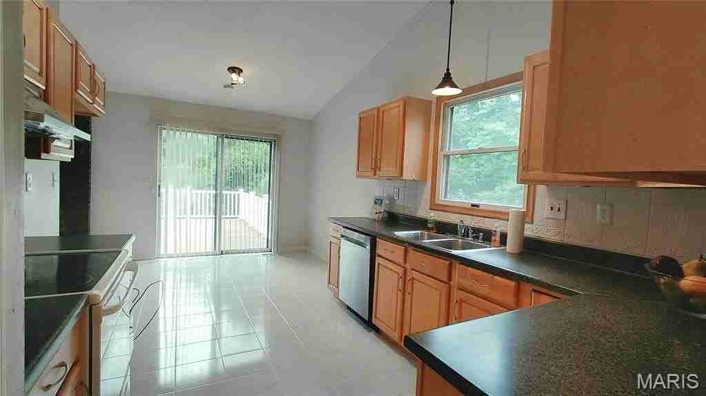 15455 Country Mill Ct - Photo 6 of 20
