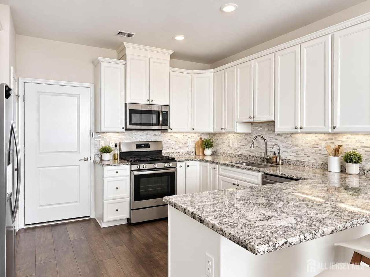306 Dickson Ct - Photo 6 of 24