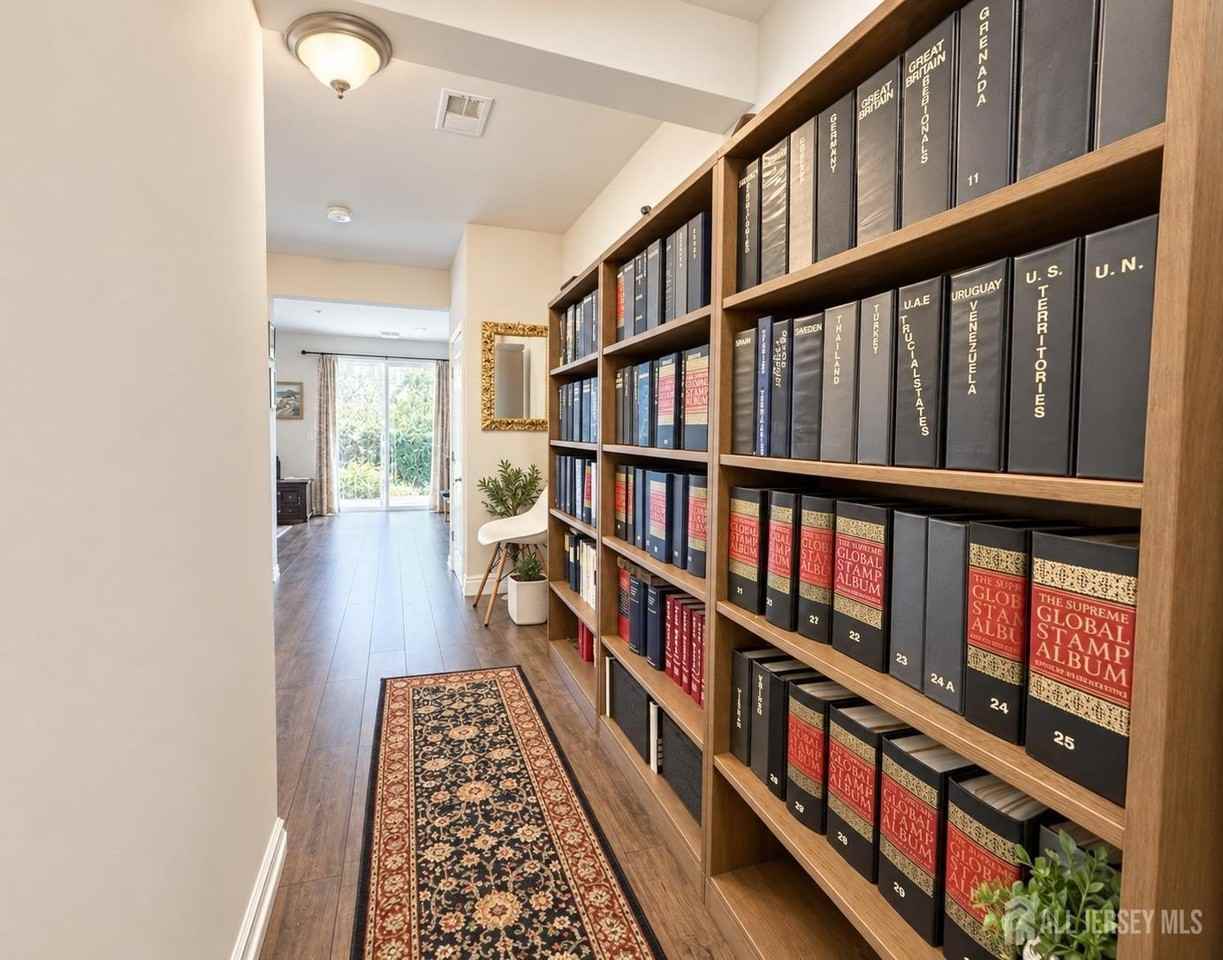 306 Dickson Ct - Photo 7 of 24