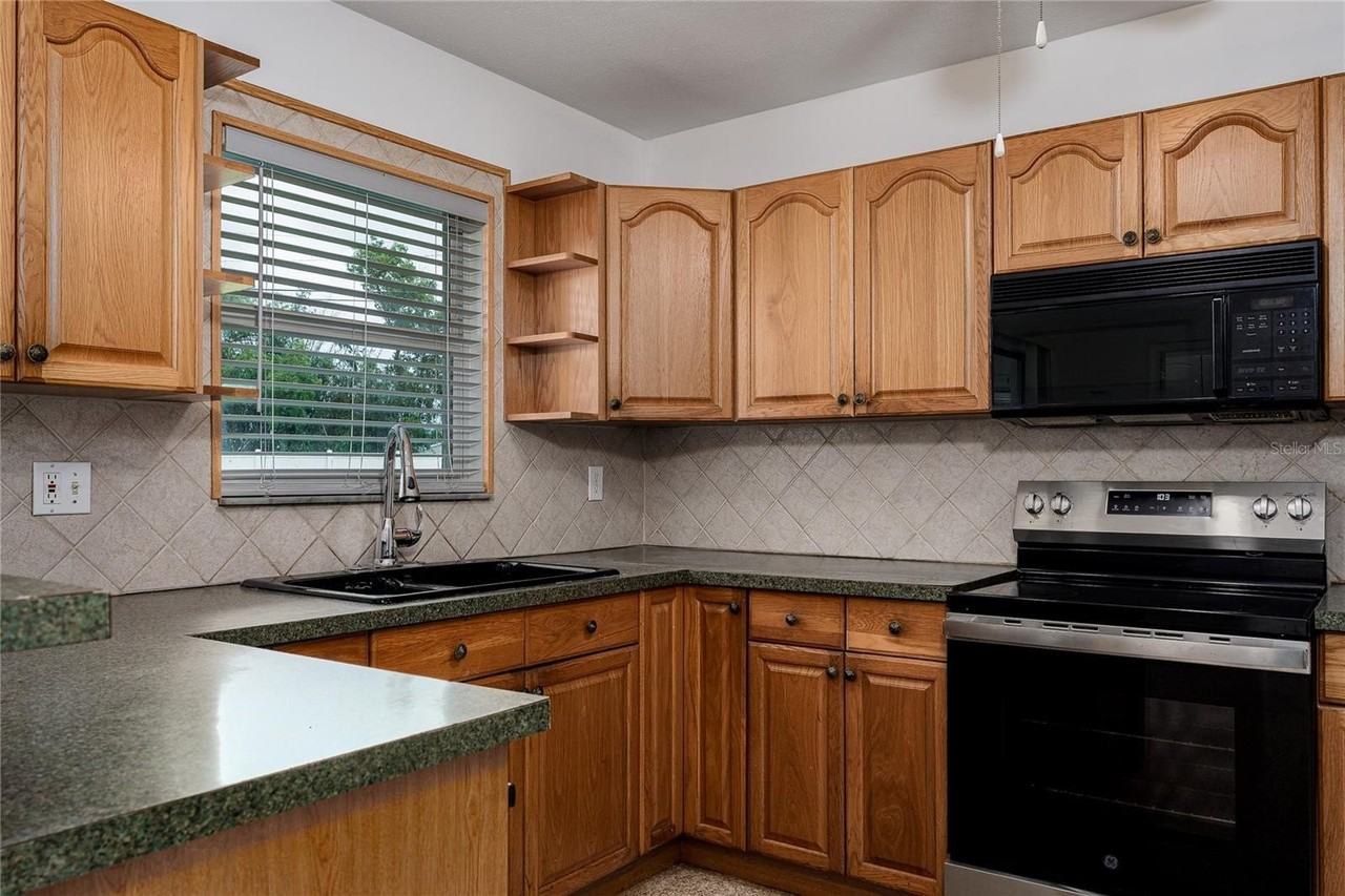 1225 Casabella Dr - Photo 7 of 34