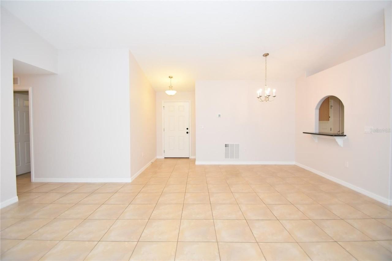 34 Renshaw Dr - Photo 2 of 28