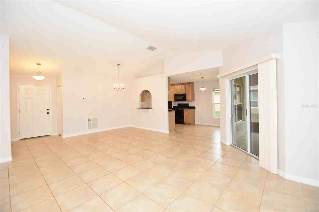 34 Renshaw Dr - Photo 3 of 28