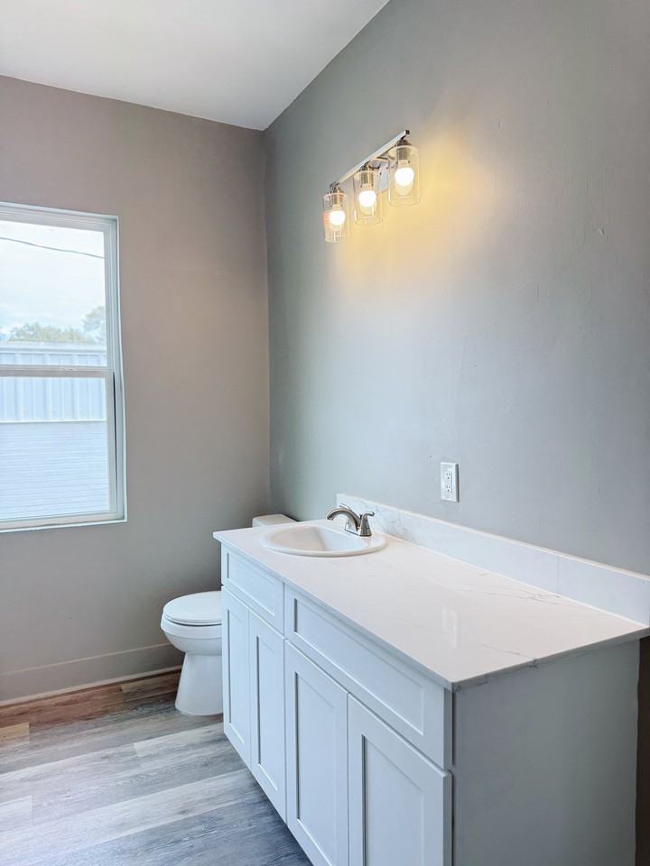 650 W Park Avenue - Photo 4 of 7