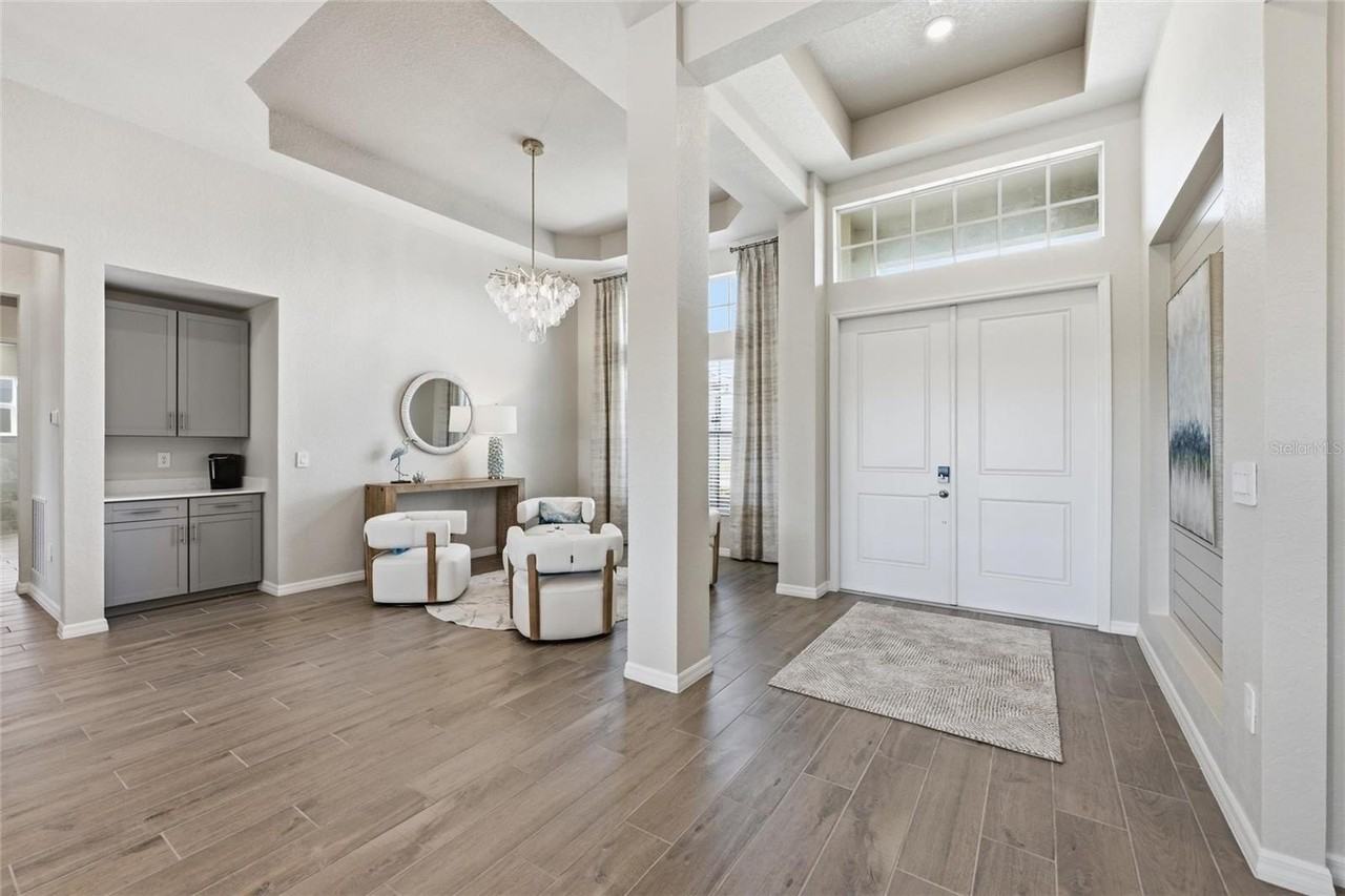 17235 Albatross Rd - Photo 3 of 50