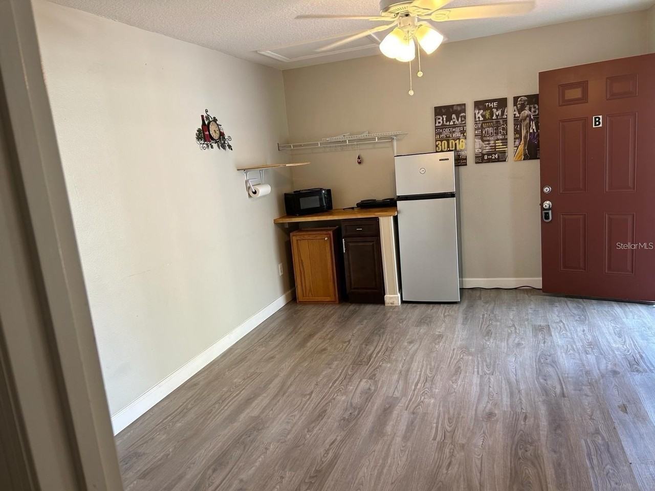 319 Orchid Dr - Photo 5 of 17