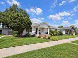 featured image of 1919 W Carmen St