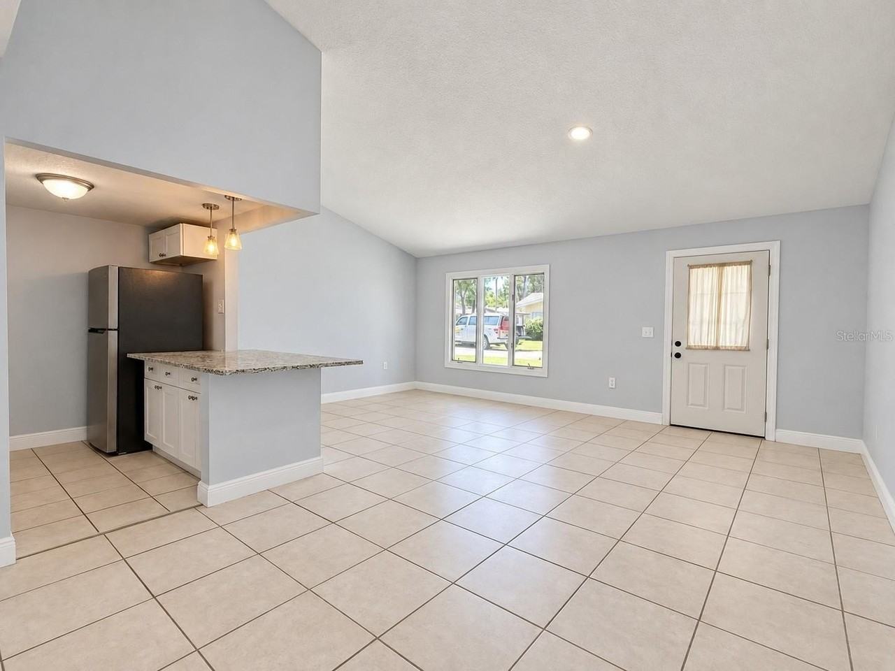 23 Country Club Dr #B - Photo 4 of 16