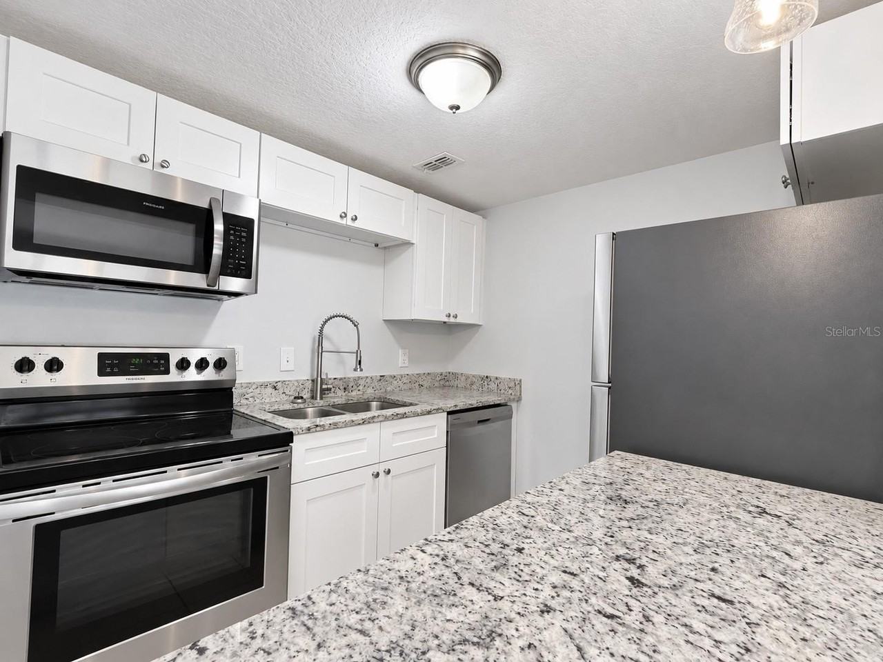 23 Country Club Dr #B - Photo 7 of 16