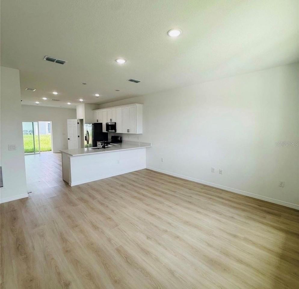 646 Desmoines Ct - Photo 2 of 16