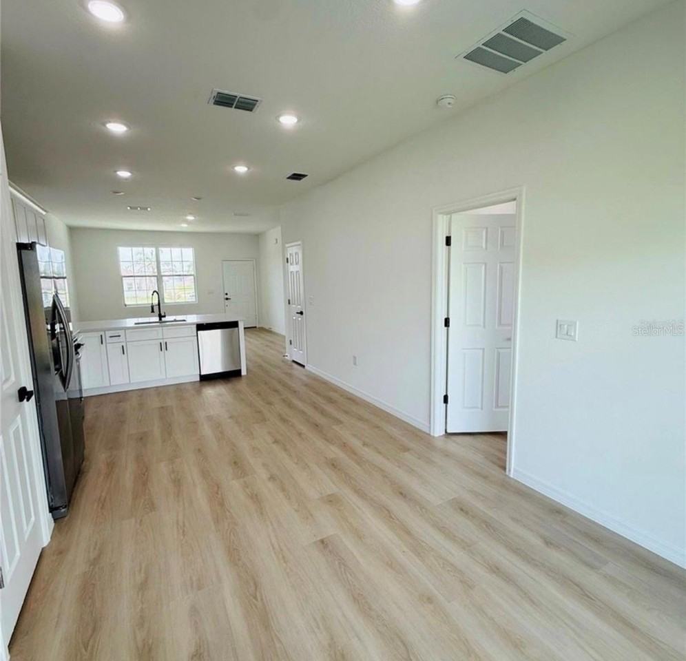 646 Desmoines Ct - Photo 4 of 16