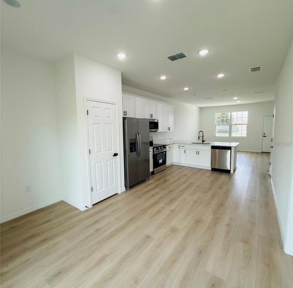 646 Desmoines Ct - Photo 5 of 16