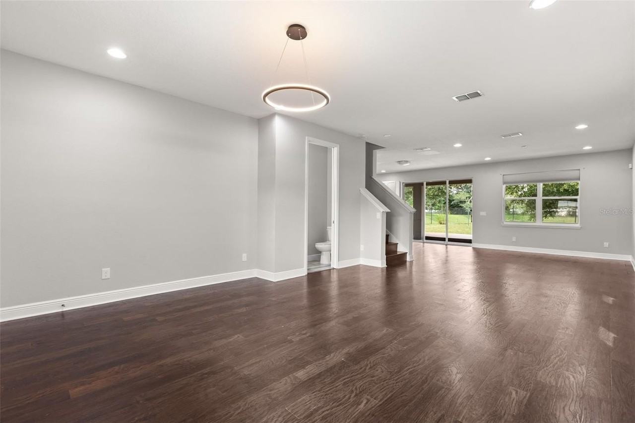 2813 Roseglen Way - Photo 4 of 40