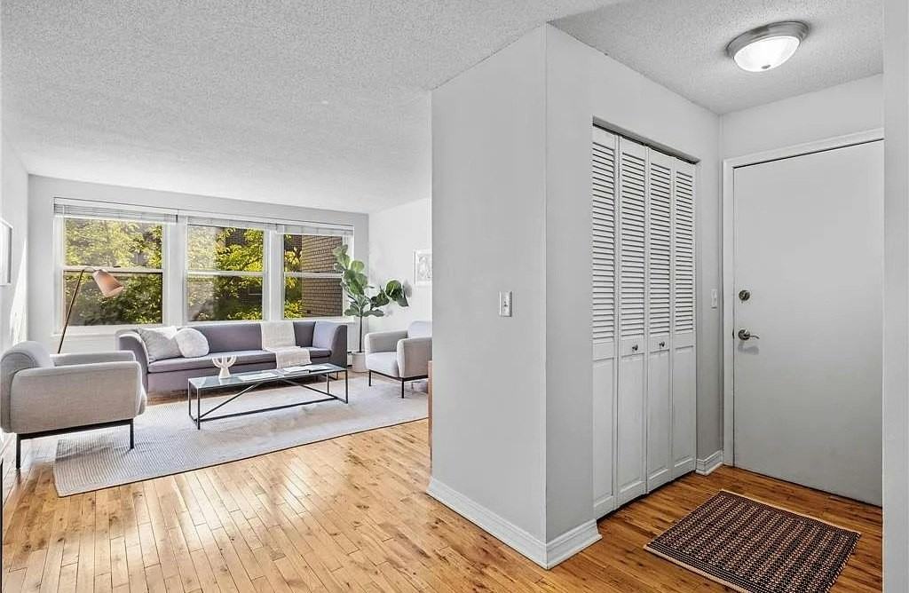821 Douglas Avenue - Photo 2 of 10