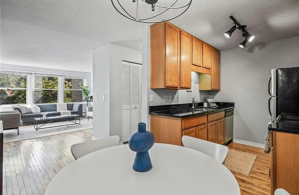 821 Douglas Avenue - Photo 3 of 10