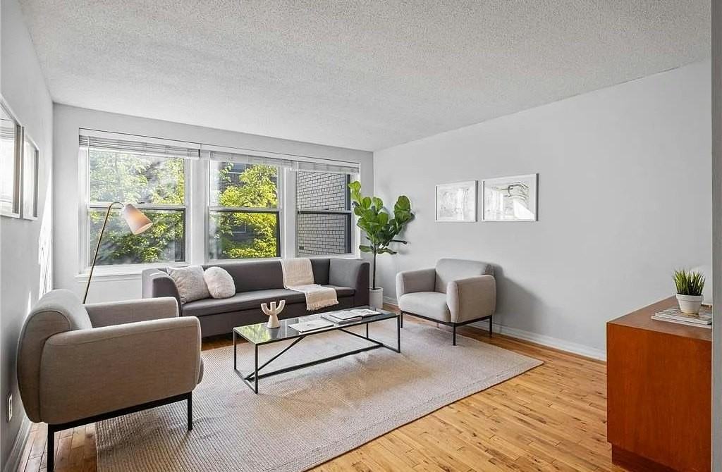 821 Douglas Avenue - Photo 4 of 10