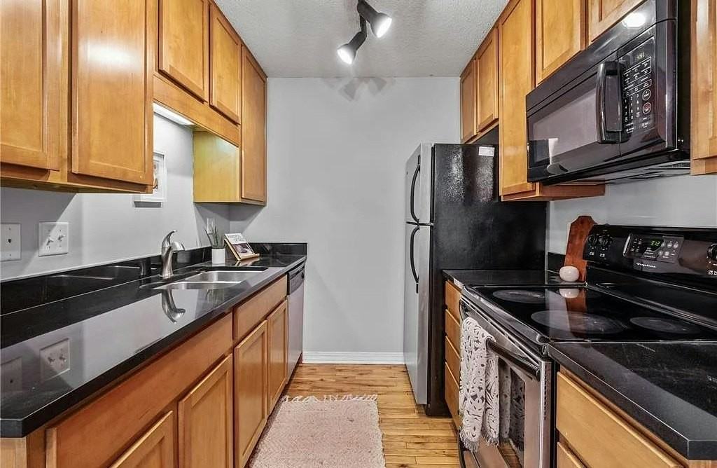 821 Douglas Avenue - Photo 5 of 10