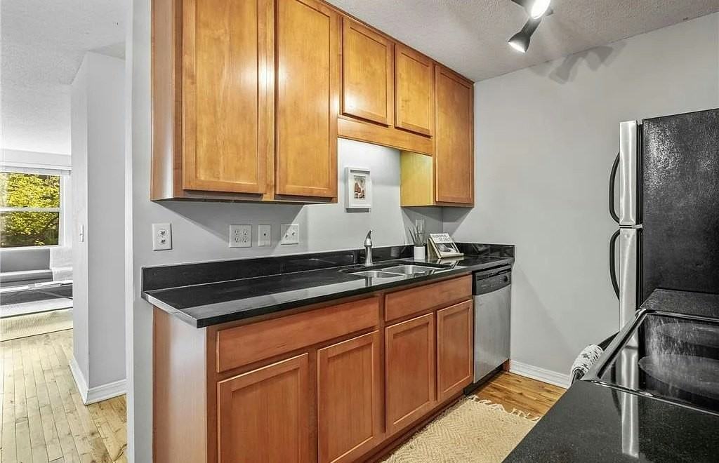 821 Douglas Avenue - Photo 6 of 10