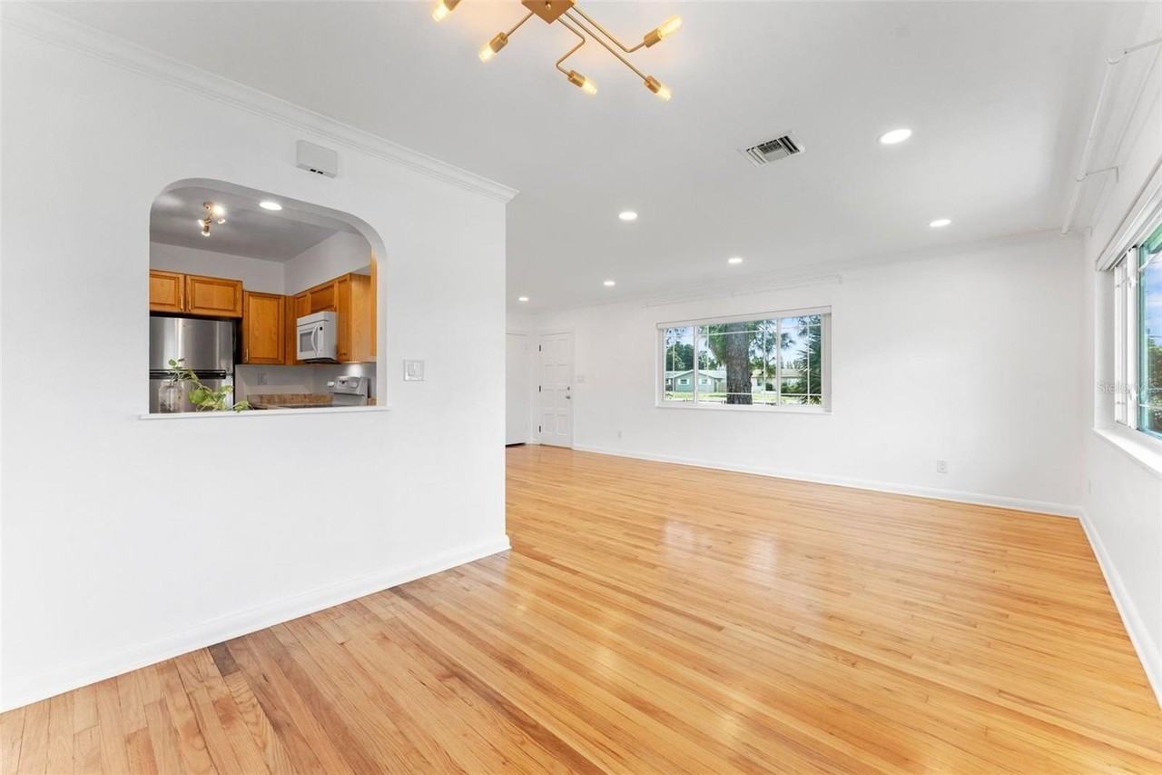1419 Tyrone Blvd N - Photo 3 of 33