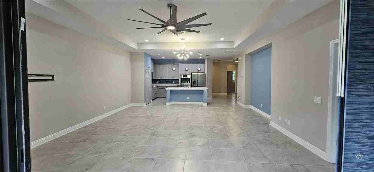 19379 Hawk Valley Dr - Photo 3 of 38