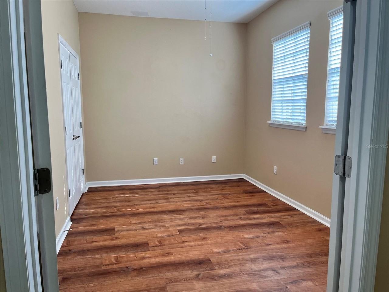 512 Jasmine Way - Photo 4 of 35