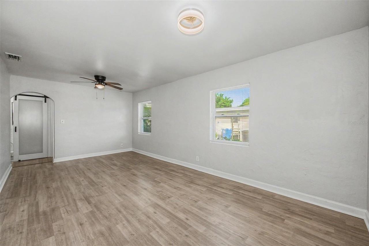 1001 Queen St S - Photo 5 of 19