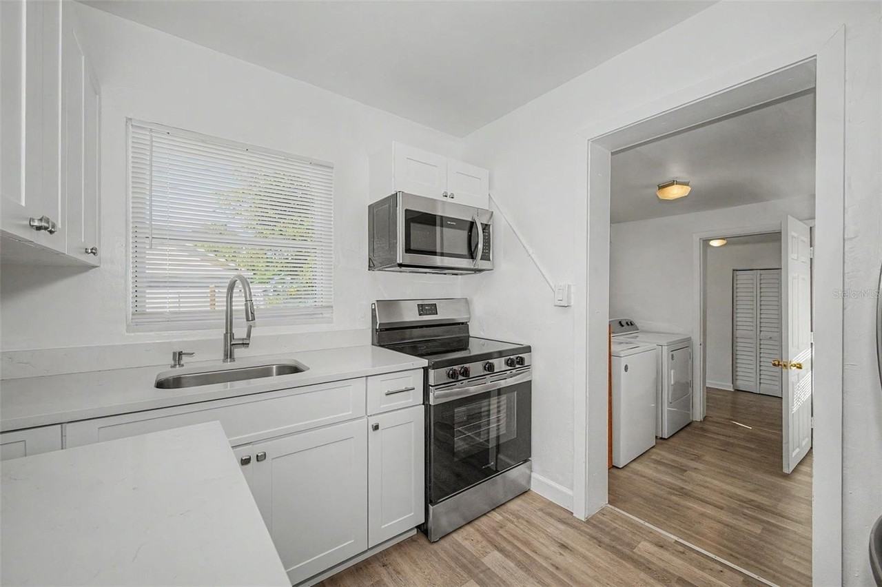1001 Queen St S - Photo 6 of 19
