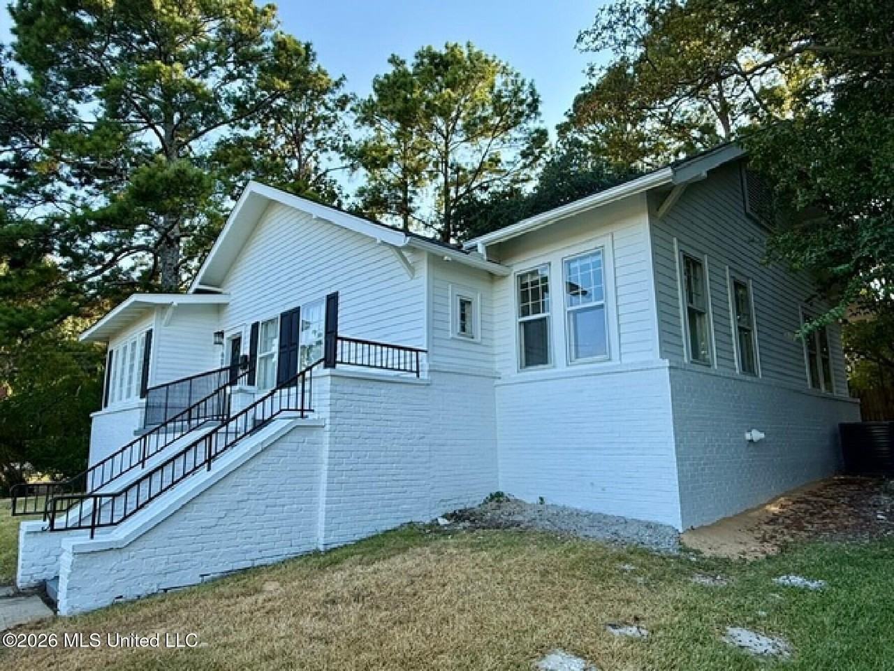 1605 Peachtree St - Photo 2 of 45