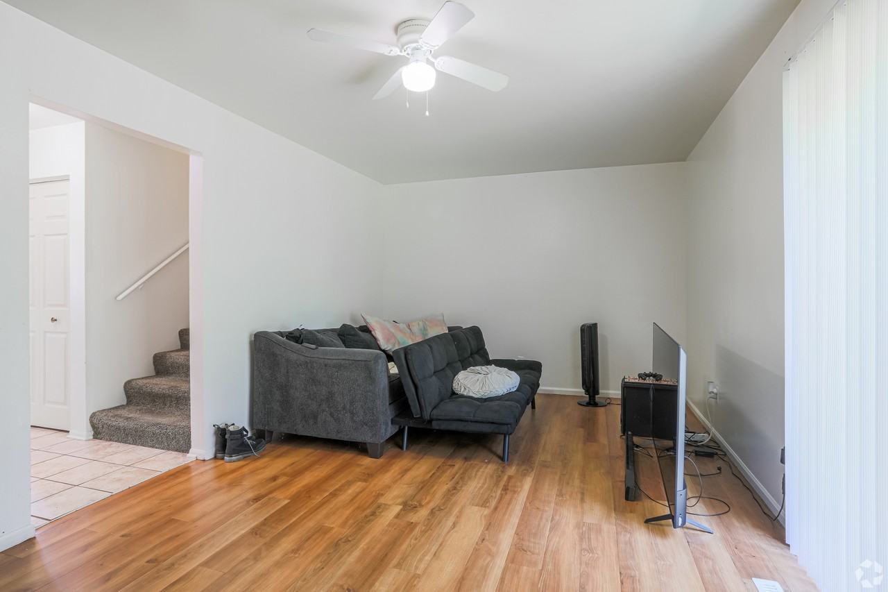 1815 Edgewood Drive - Photo 5 of 11