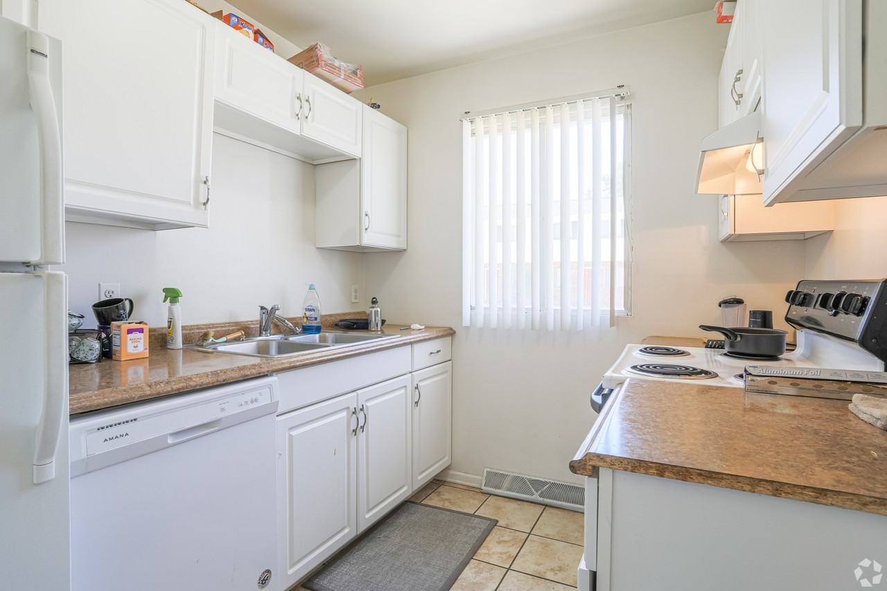 1815 Edgewood Drive - Photo 6 of 11
