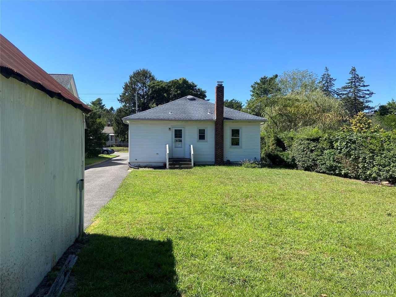 424 Sweezy Ave - Photo 3 of 12