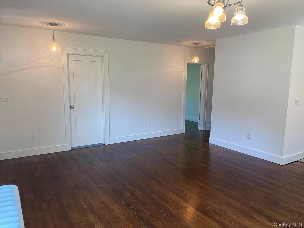 424 Sweezy Ave - Photo 5 of 12