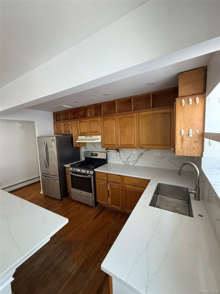 762 E 234th St #3 - Photo 7 of 14