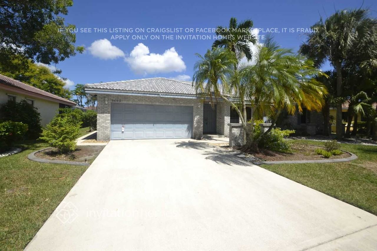 5463 Nw 58th Ter - Photo 3 of 24