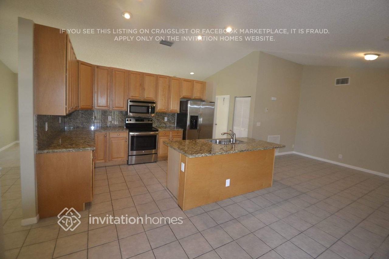 5463 Nw 58th Ter - Photo 4 of 24