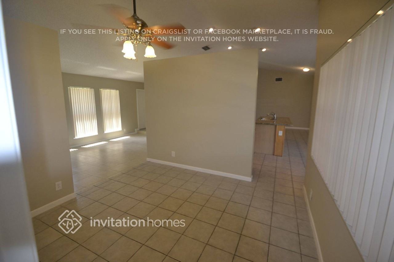 5463 Nw 58th Ter - Photo 5 of 24