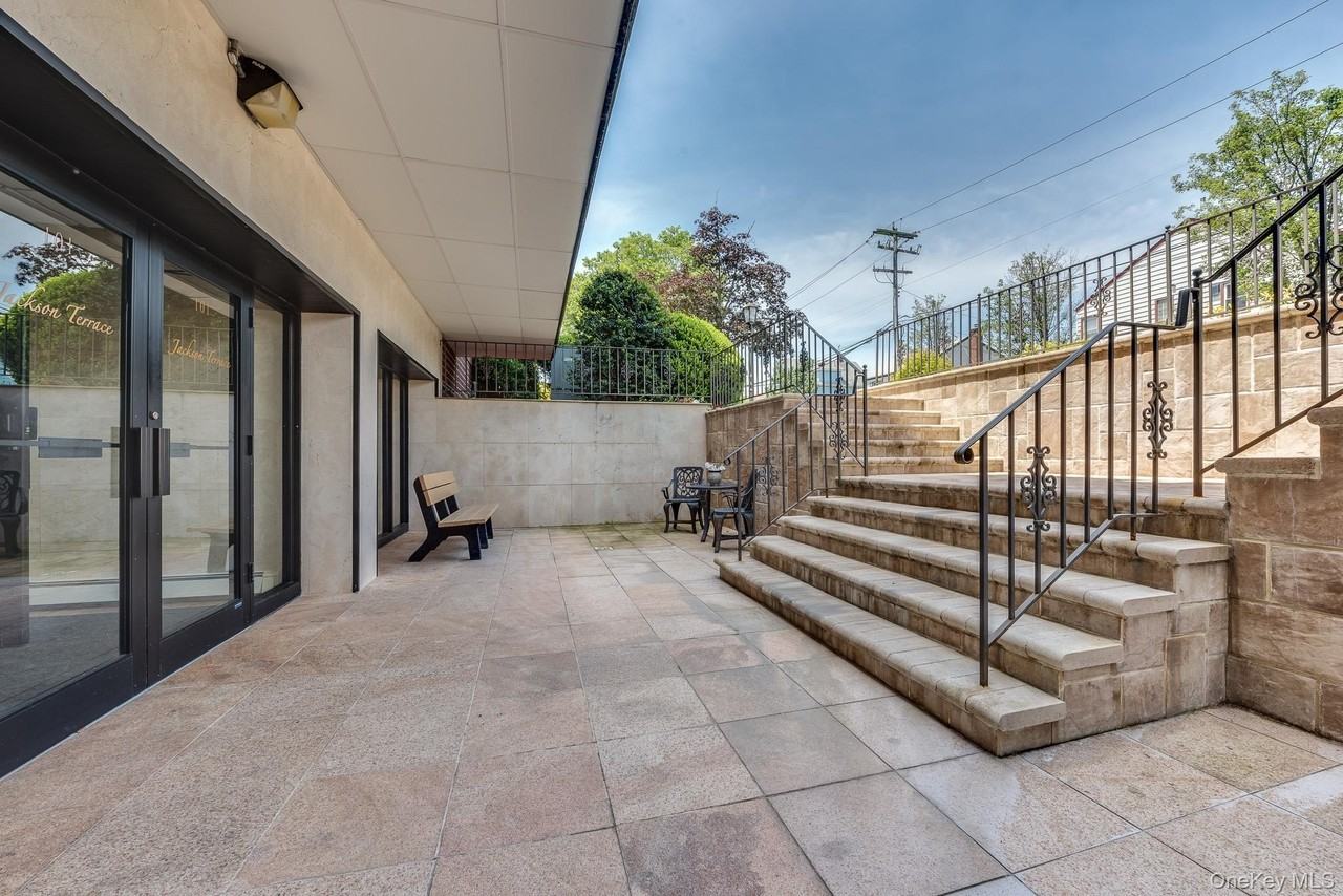 101 Jackson Ave #2J - Photo 3 of 6