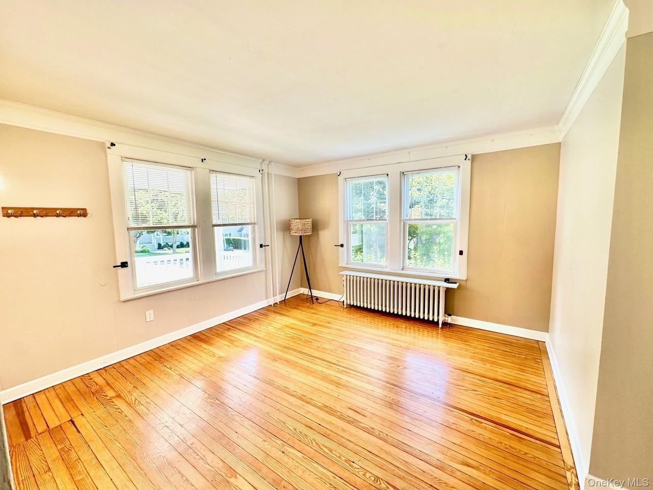 47 Dewey St - Photo 3 of 18