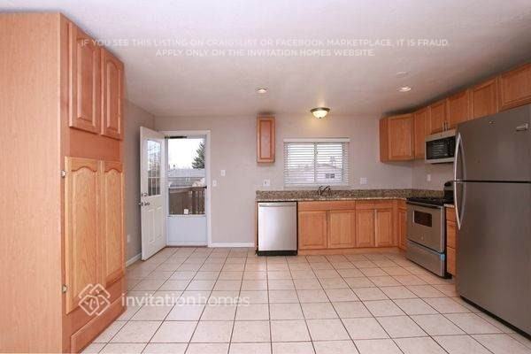 11174 Forest Ave - Photo 4 of 13