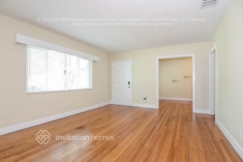 621 S Keystone Ave - Photo 3 of 17