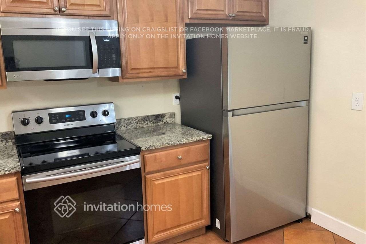 621 S Keystone Ave - Photo 6 of 17