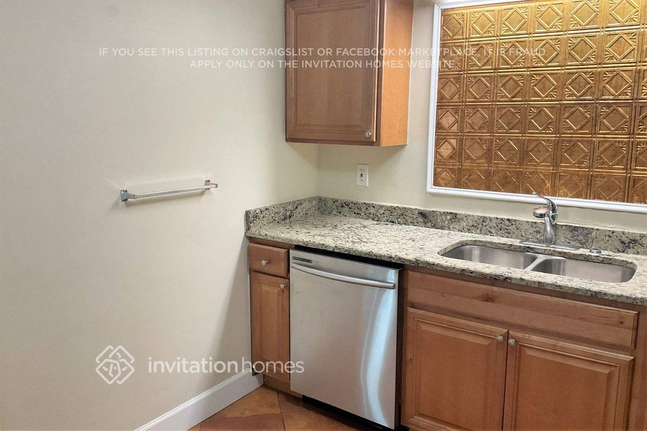 621 S Keystone Ave - Photo 7 of 17