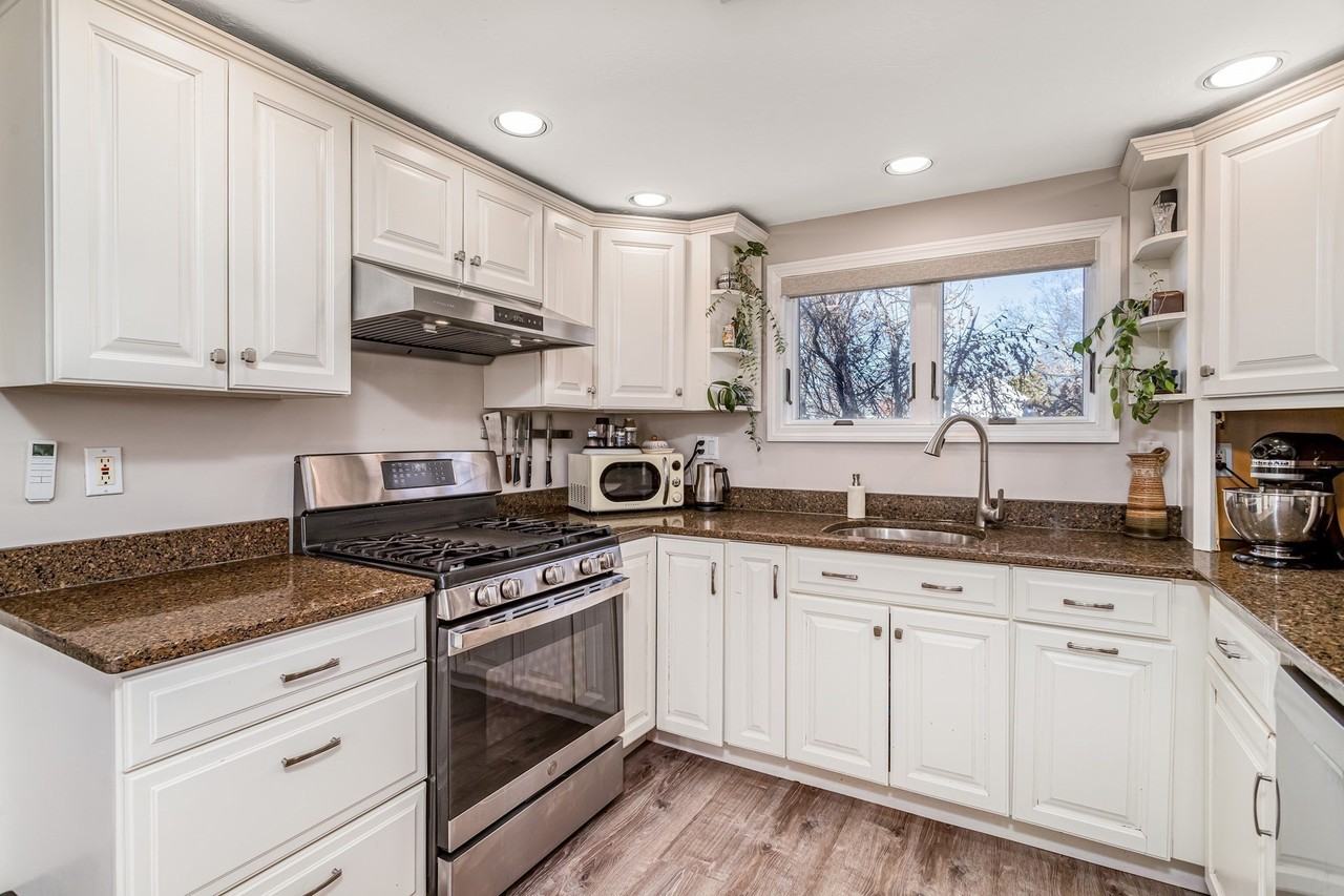 431 Massasoit Rd #2 - Photo 7 of 38