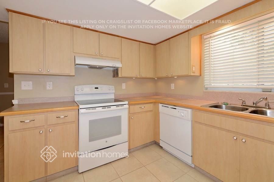 488 Macleod Ter - Photo 7 of 16