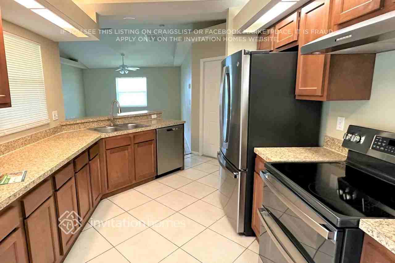 6509 67th St E - Photo 5 of 12