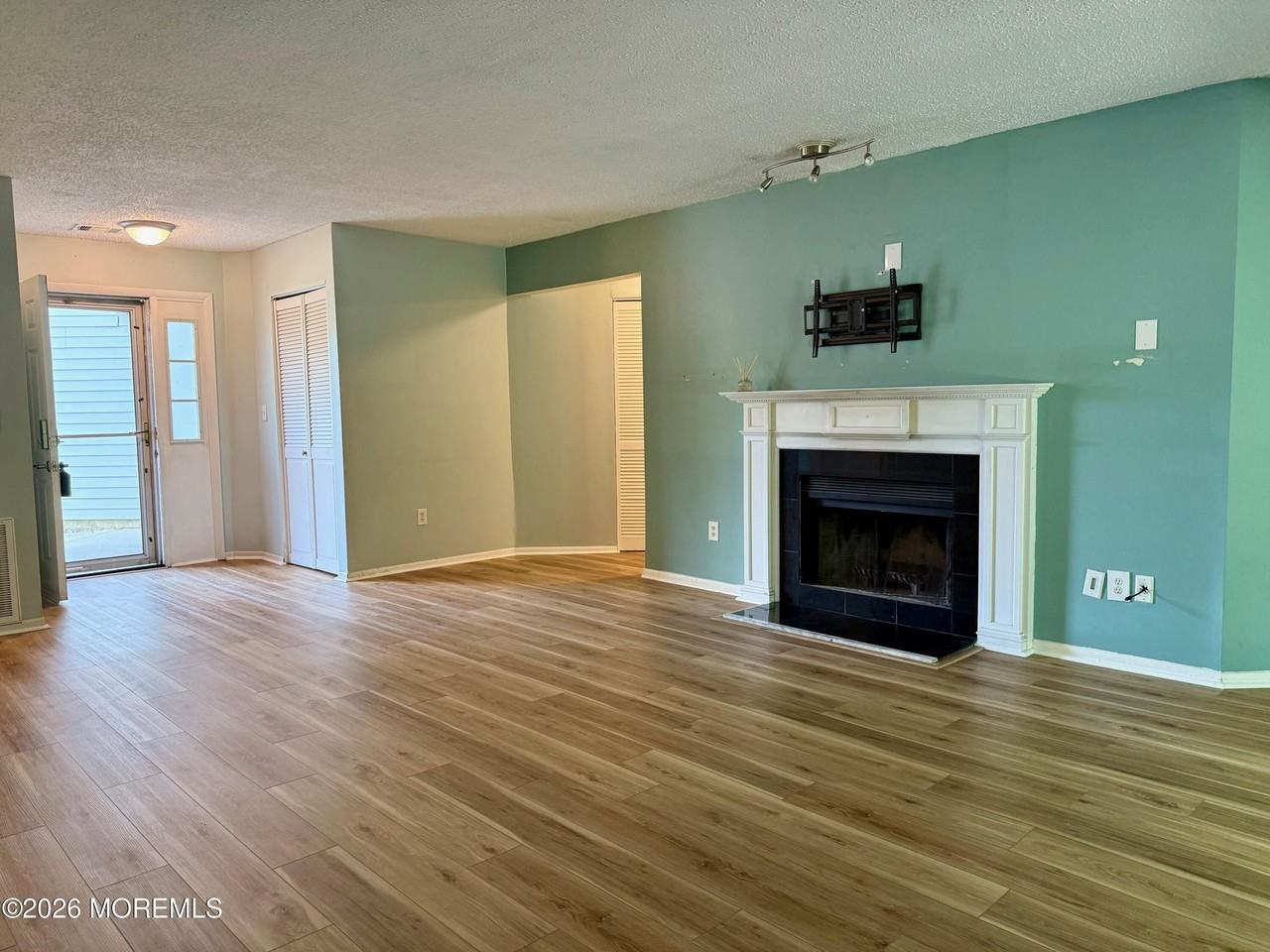 1216 Waters Edge Dr #1216 - Photo 5 of 15