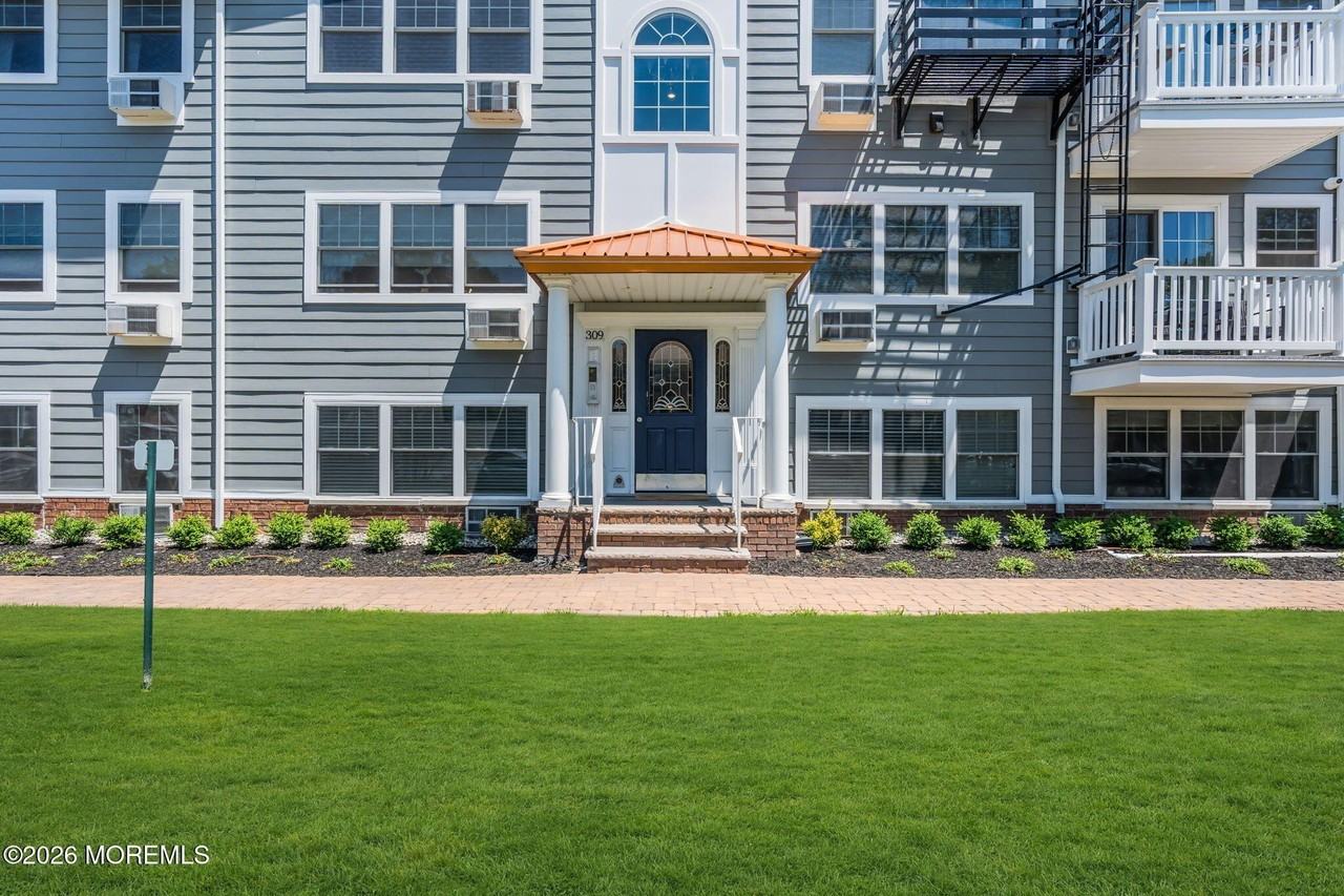 309 4th Ave #204 - Photo 3 of 41