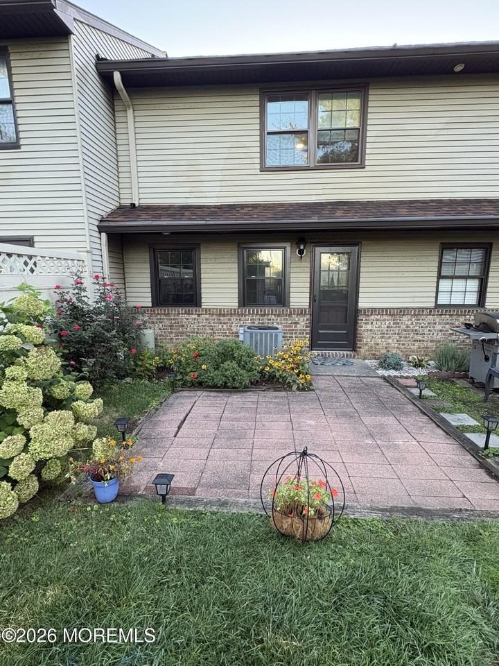 49 Village Green Way - Photo 2 of 16