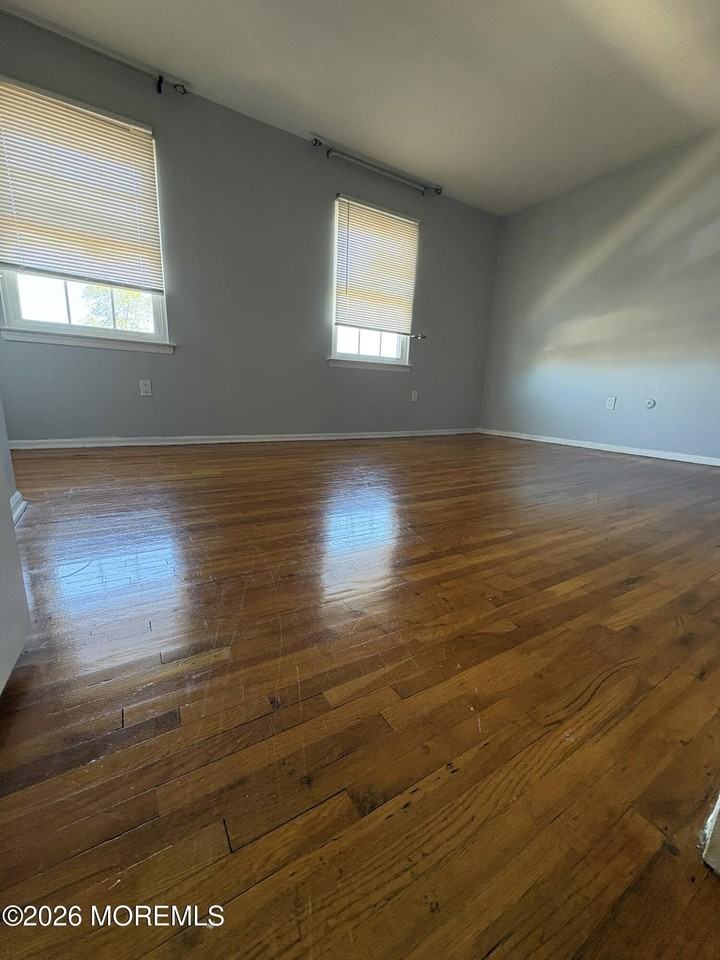 49 Village Green Way - Photo 3 of 16
