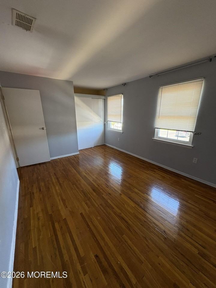 49 Village Green Way - Photo 4 of 16