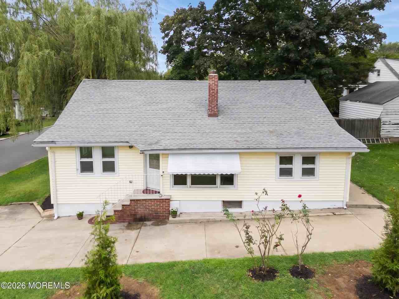 92 Asbury Ave - Photo 4 of 28